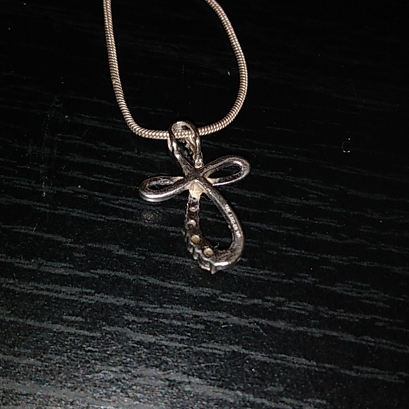 White gold & Leo diamond infinite cross pendant - Picture 3 of 4